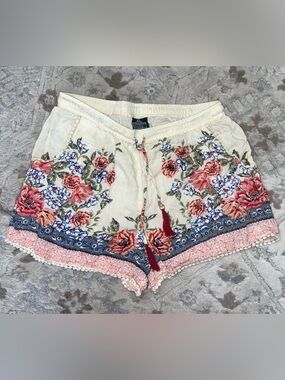 Angie Cream Floral Shorts